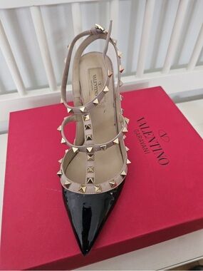 Valentino Garavani Two-Tone Rockstud Pointed Pump in Black and Nude